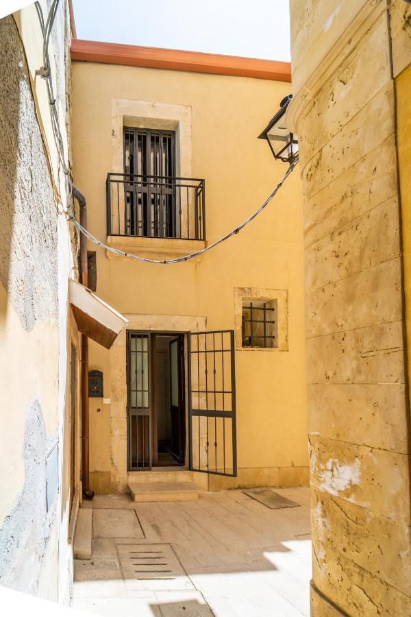 Casa Borbonica Cozy Apartment in Ortigia GROUND FLOOR Syrakuzy Zewnętrze zdjęcie